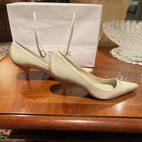 Delman Off-White Pointed Toe Heels - Picture 5 of 5